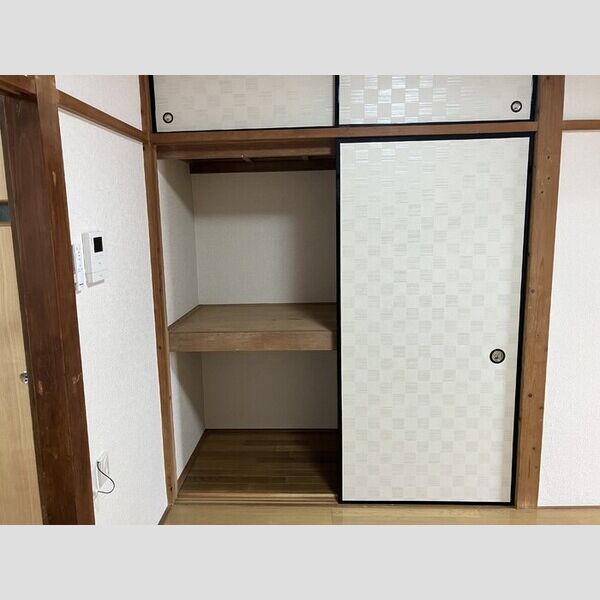 収納 (押入)