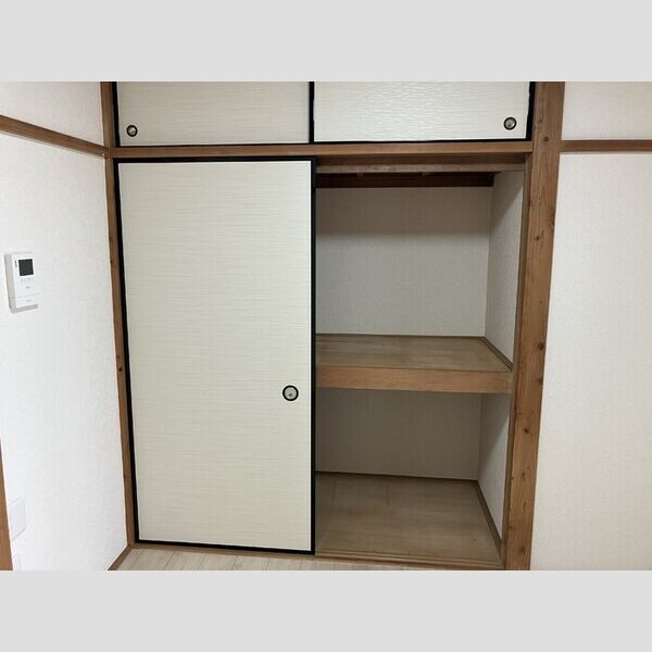 収納 (押入)