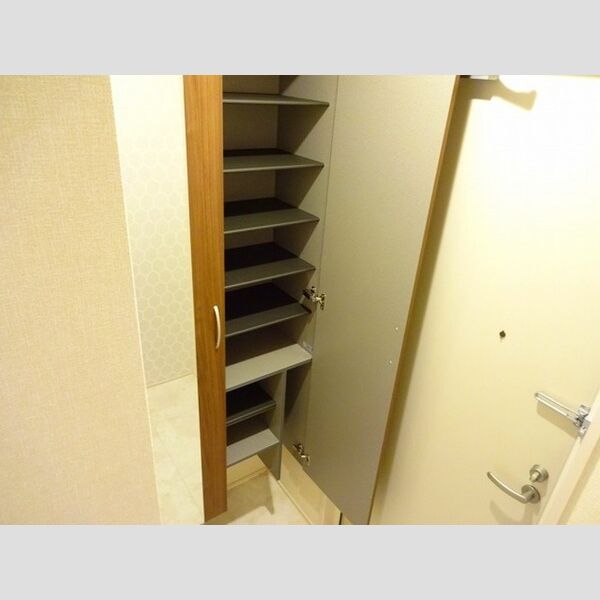 玄関 (シューズBOX)