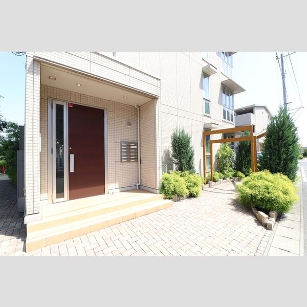 エントランス (エントランス)