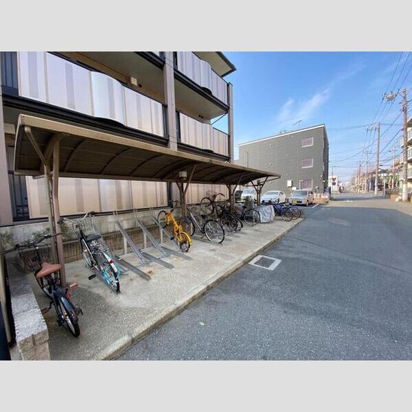 現地周辺 (駐輪場)