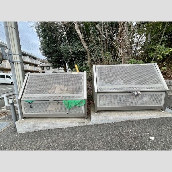現地周辺 (ごみ置き場)