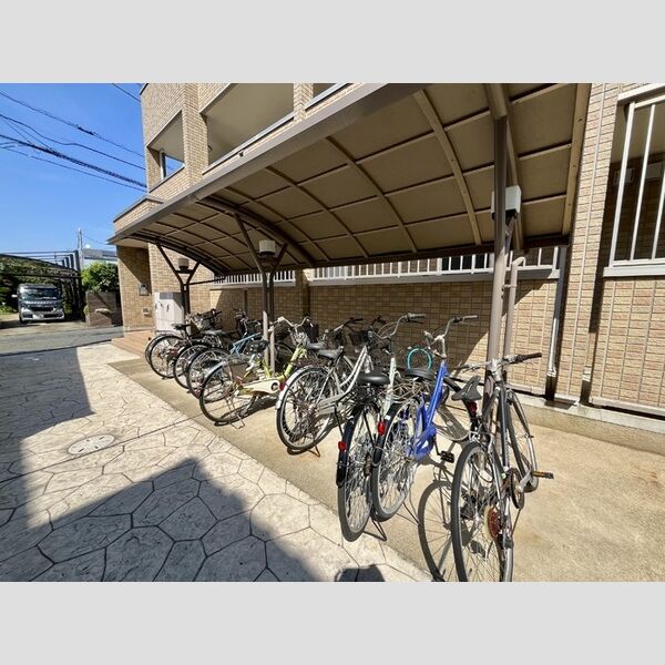 現地周辺 (駐輪場)