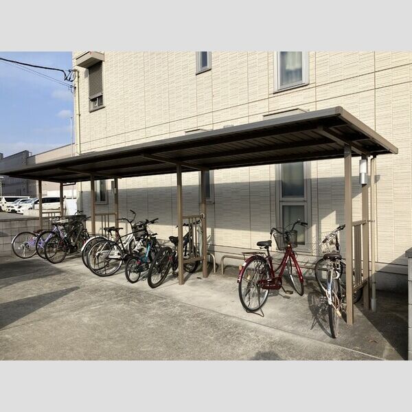 現地周辺 (駐輪場)