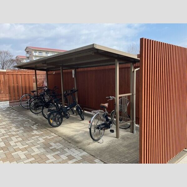 現地周辺 (駐輪場)