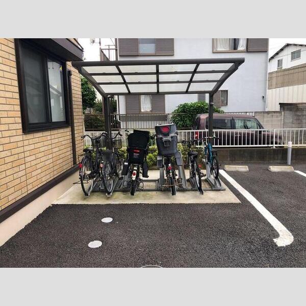 現地周辺 (駐輪場)
