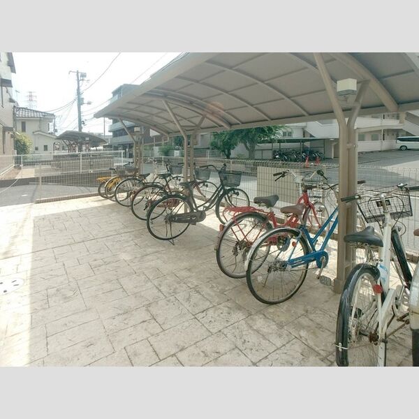 現地周辺 (駐輪場)