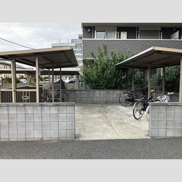 現地周辺 (駐輪場)