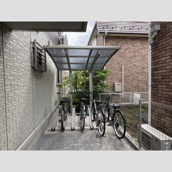 現地周辺 (駐輪場)