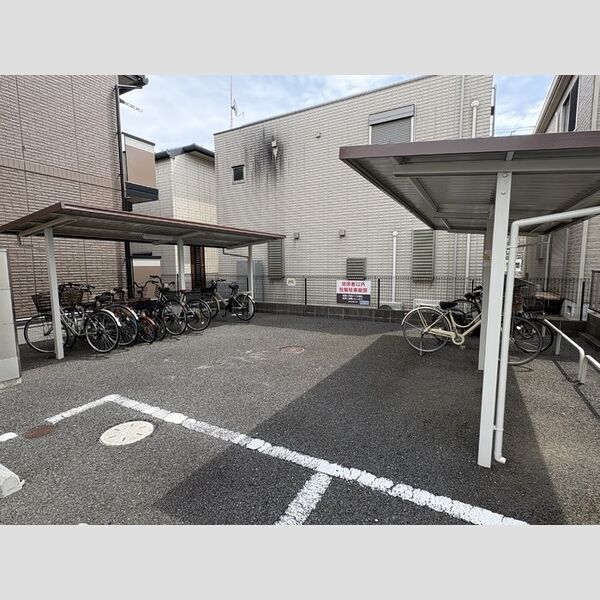 現地周辺 (駐輪場)