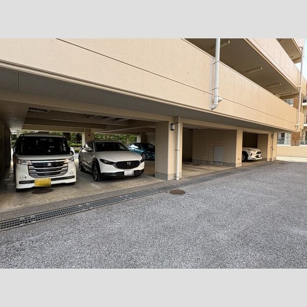 駐車場 (駐車場)