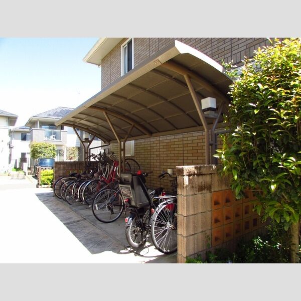 現地周辺 (駐輪場)