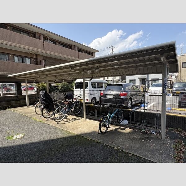 現地周辺 (駐輪場)