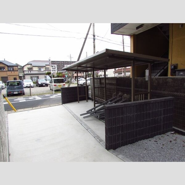 現地周辺 (駐輪場)