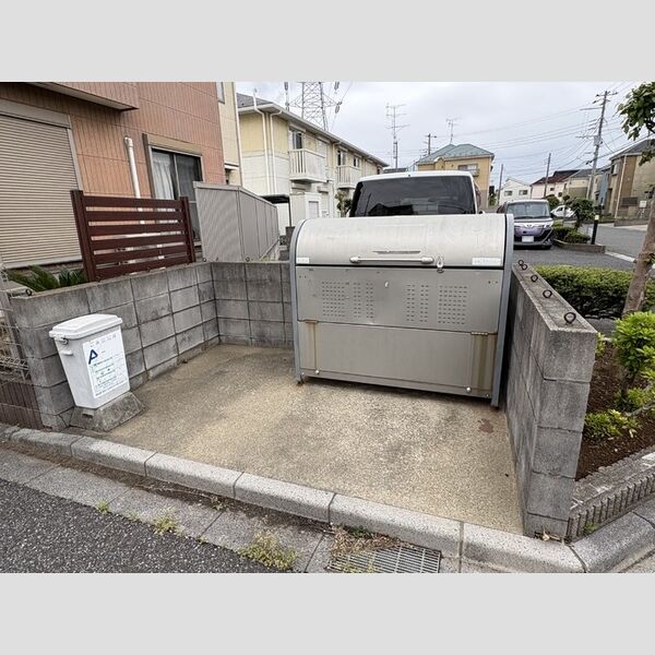 現地周辺 (ゴミステーション)