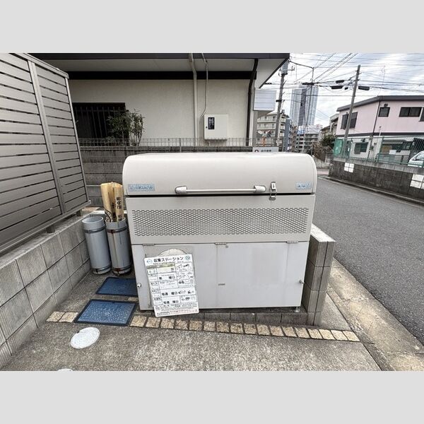 現地周辺 (ゴミストッカー)