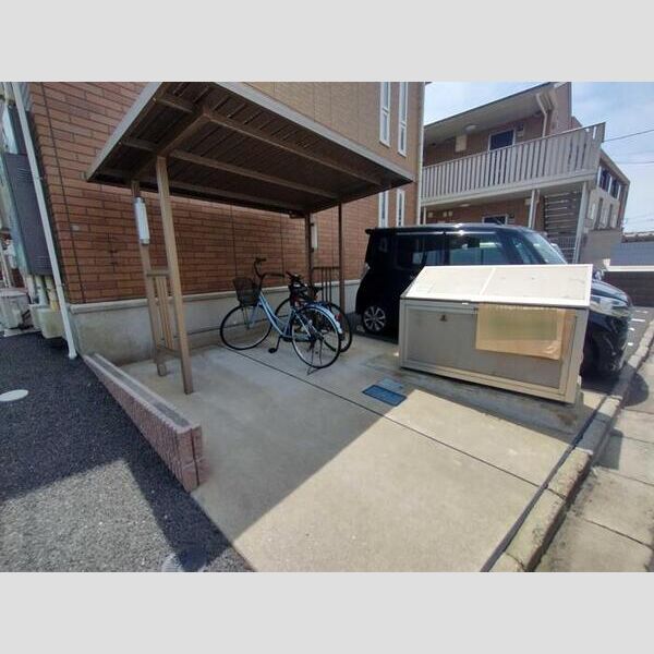 現地周辺 (駐輪場)