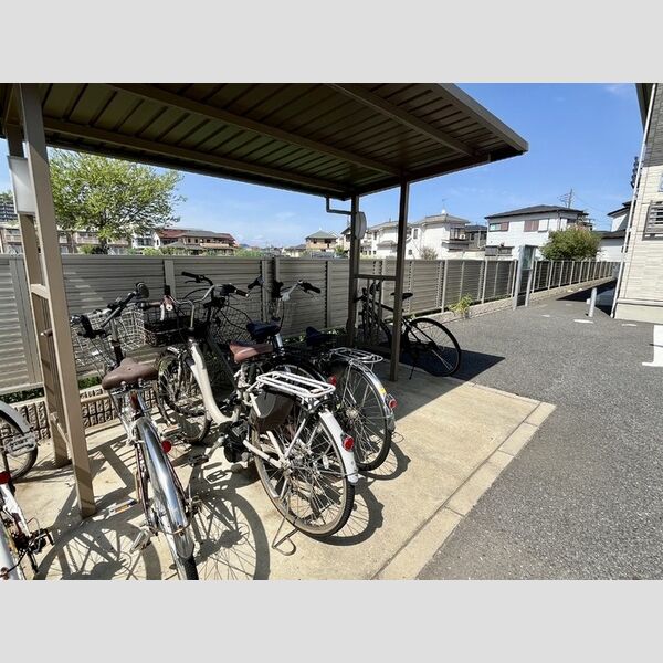 現地周辺 (駐輪場)