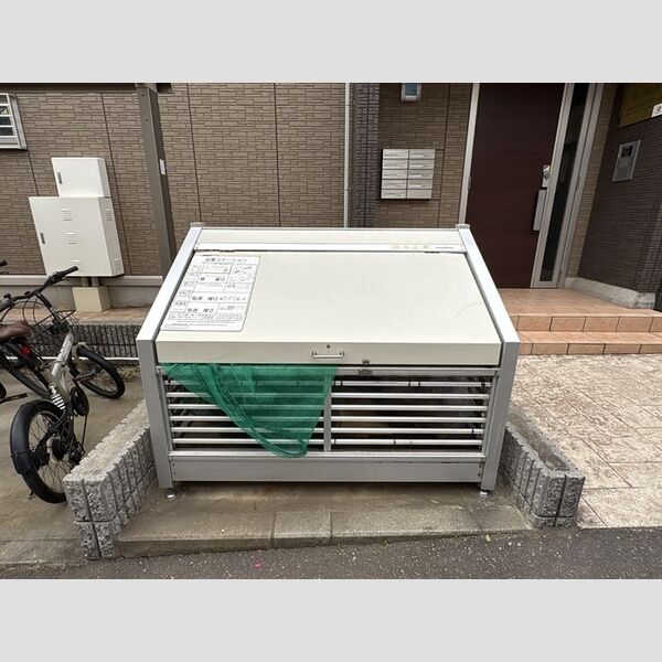 現地周辺 (ゴミストッカー)