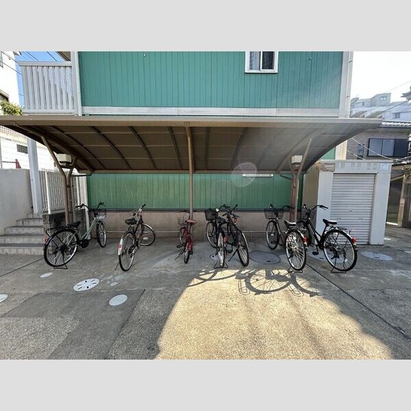現地周辺 (駐輪場)