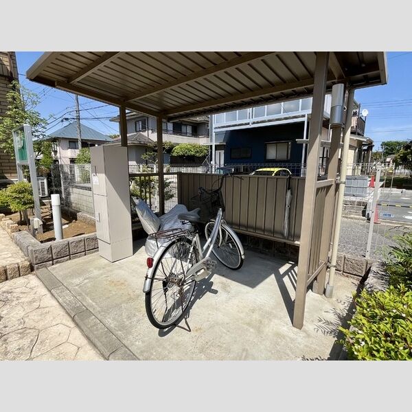 現地周辺 (駐輪場)