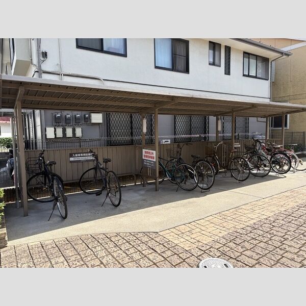現地周辺 (駐輪場)