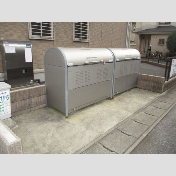 現地周辺 (ゴミ箱)