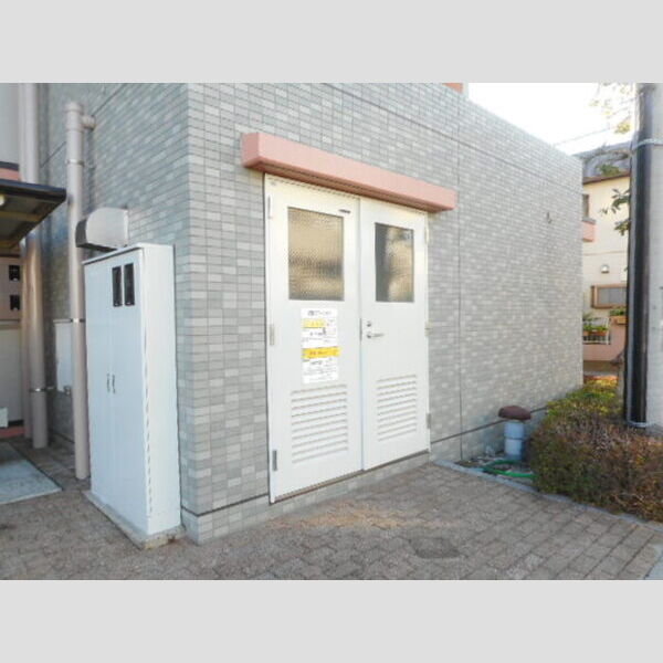 現地周辺 (入居者様専用ゴミ置き場)