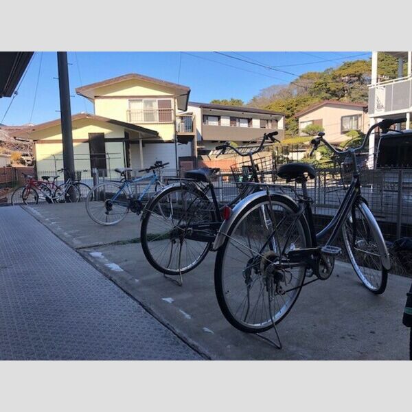 現地周辺 (駐輪場)