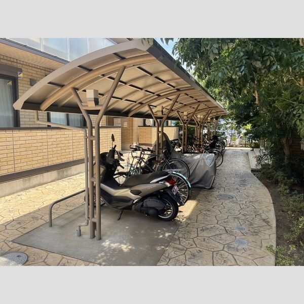 現地周辺 (駐輪場)