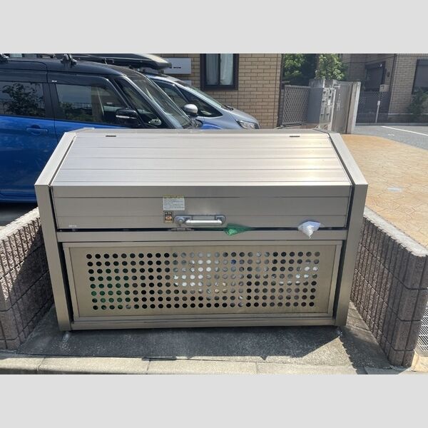 現地周辺 (ゴミストッカー)