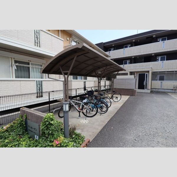 現地周辺 (駐輪場)