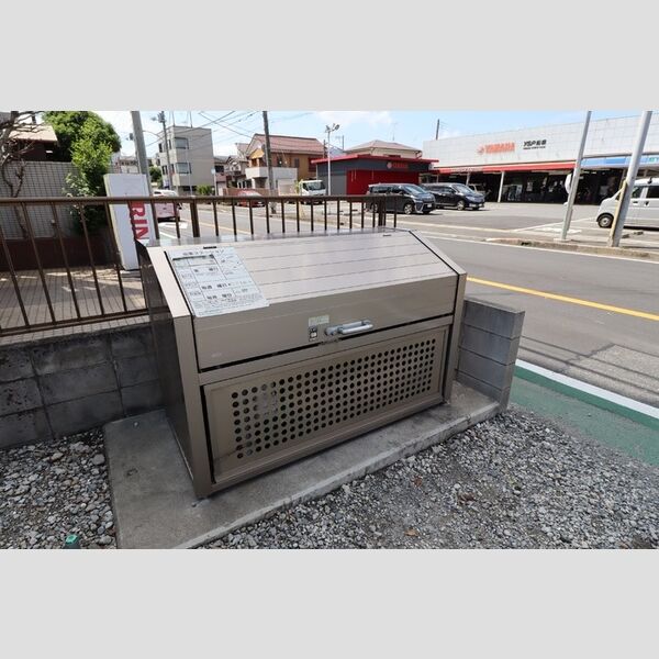 現地周辺 (ダストボックス)