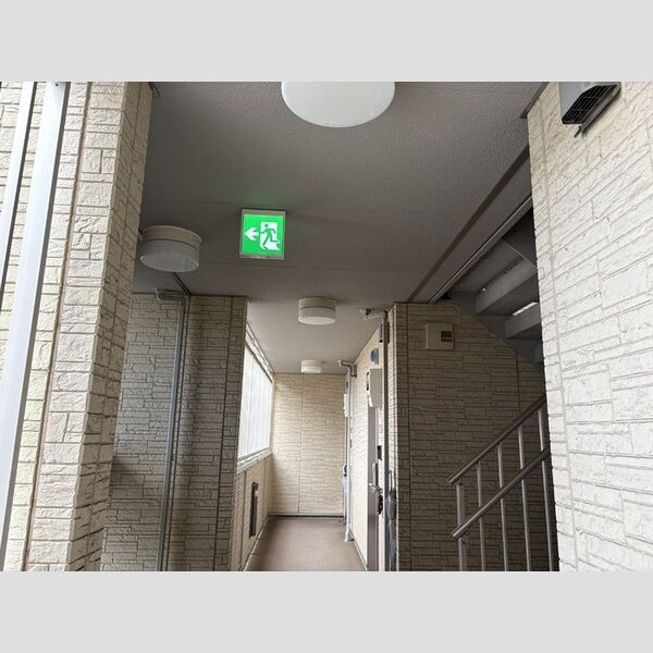 現地周辺 (共用廊下)