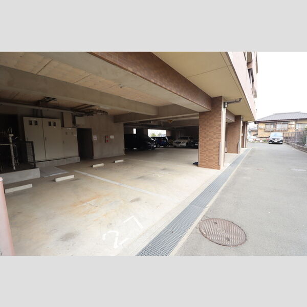 駐車場 (駐車場)