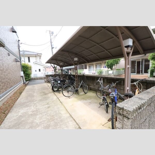 現地周辺 (駐輪場)
