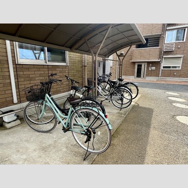 現地周辺 (駐輪場)