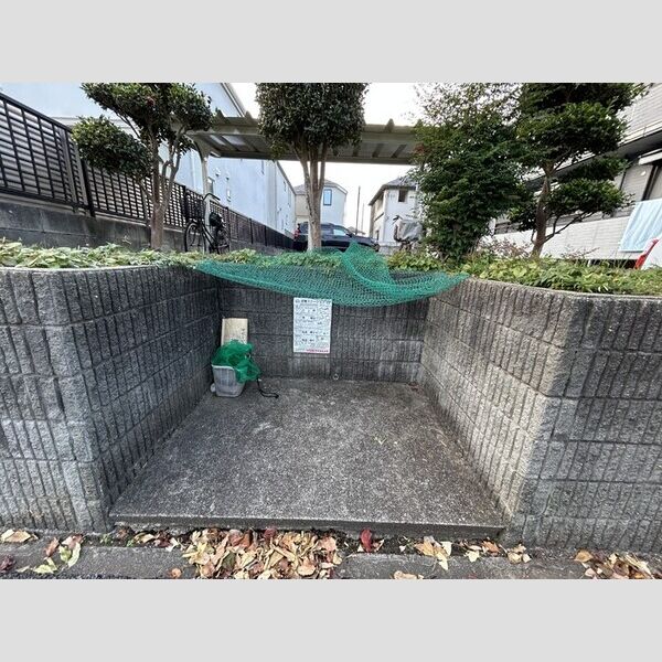 現地周辺 (ゴミステーション)