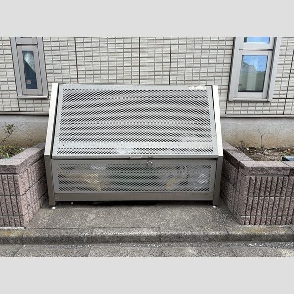 現地周辺 (ゴミステーション)
