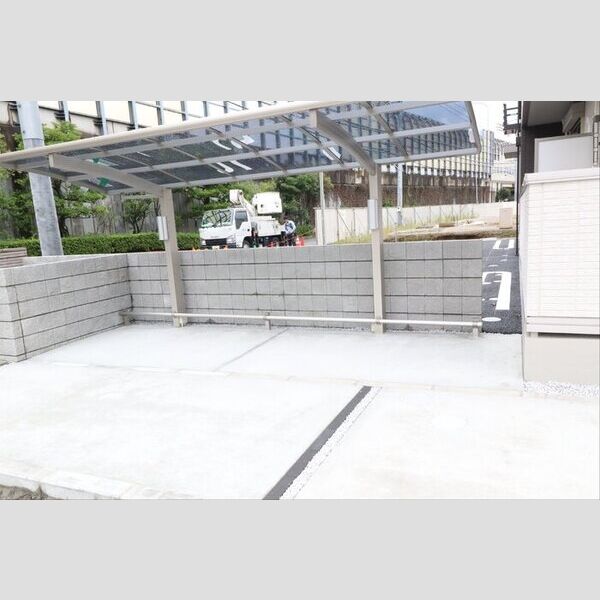 現地周辺 (駐輪場)