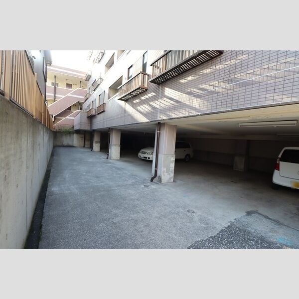 駐車場 (駐車場)