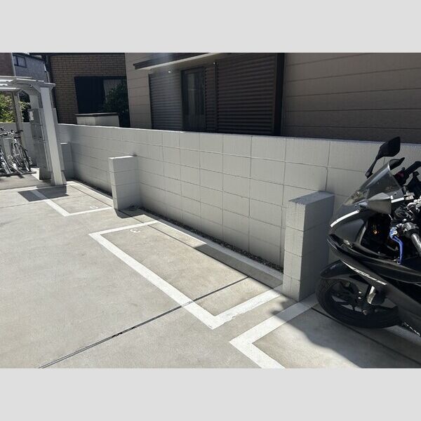 現地周辺 (駐輪場)