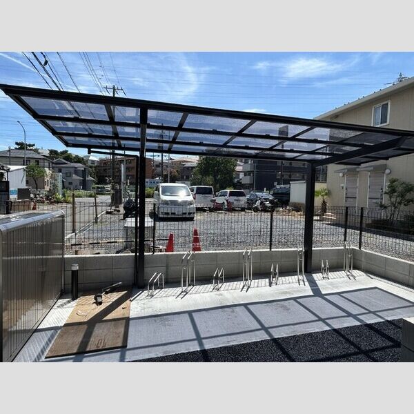 現地周辺 (駐輪場)