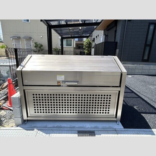 現地周辺 (ゴミストッカー)