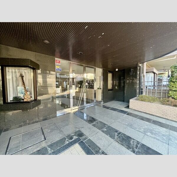 エントランス (エントランス)