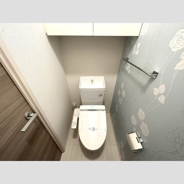 トイレ (トイレ)