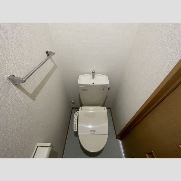 トイレ (トイレ)