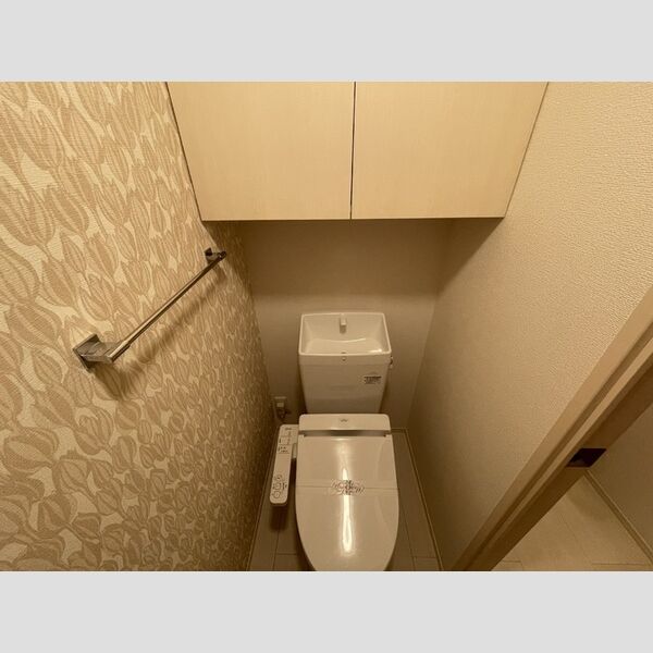 トイレ (トイレ)