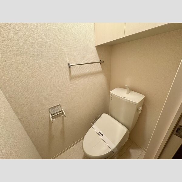 トイレ (トイレ)