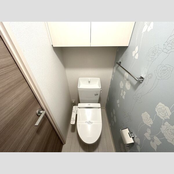 トイレ (トイレ)
